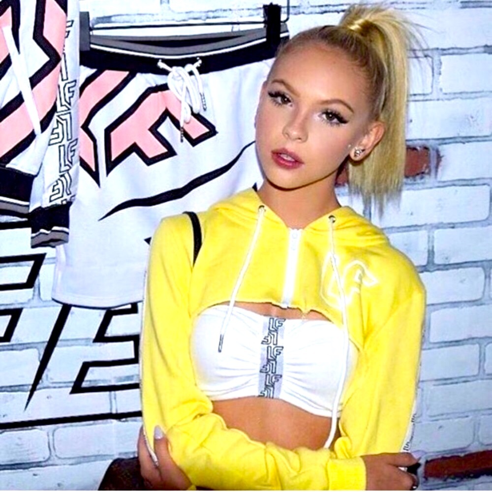 LF Super crop hoodie & Mini Skirt logo set . 💛